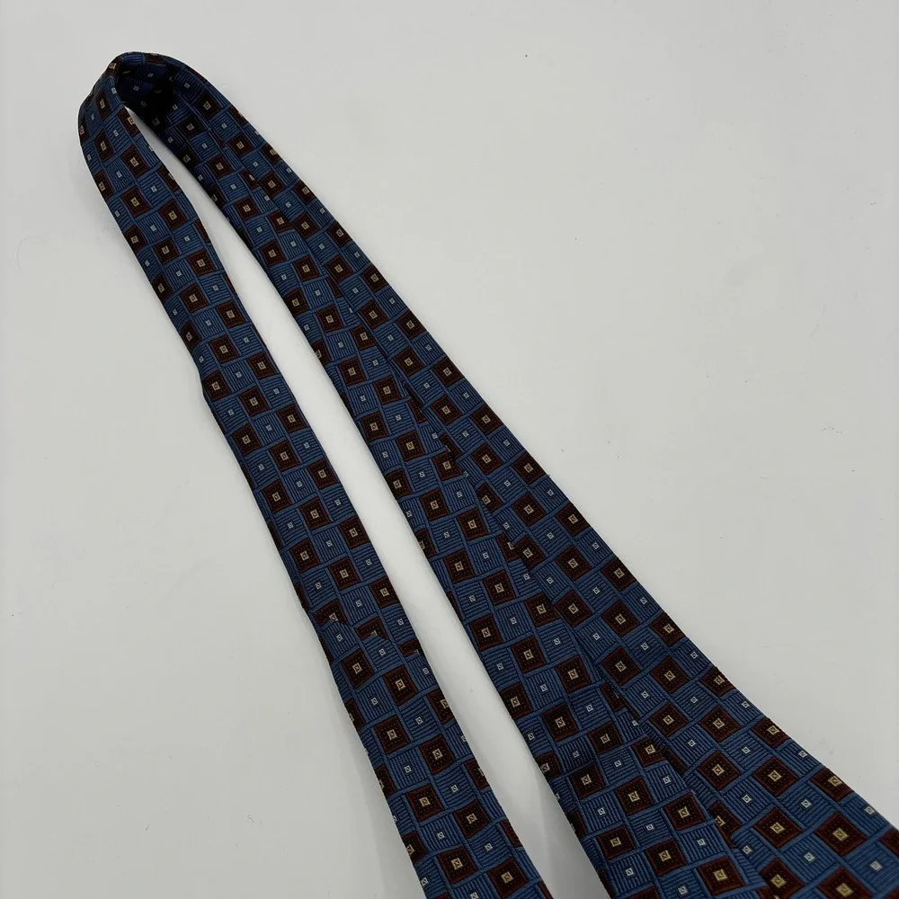 Brooks Brothers 346 Tie Blue Red Square Geometric Design Pure Silk Italian USA